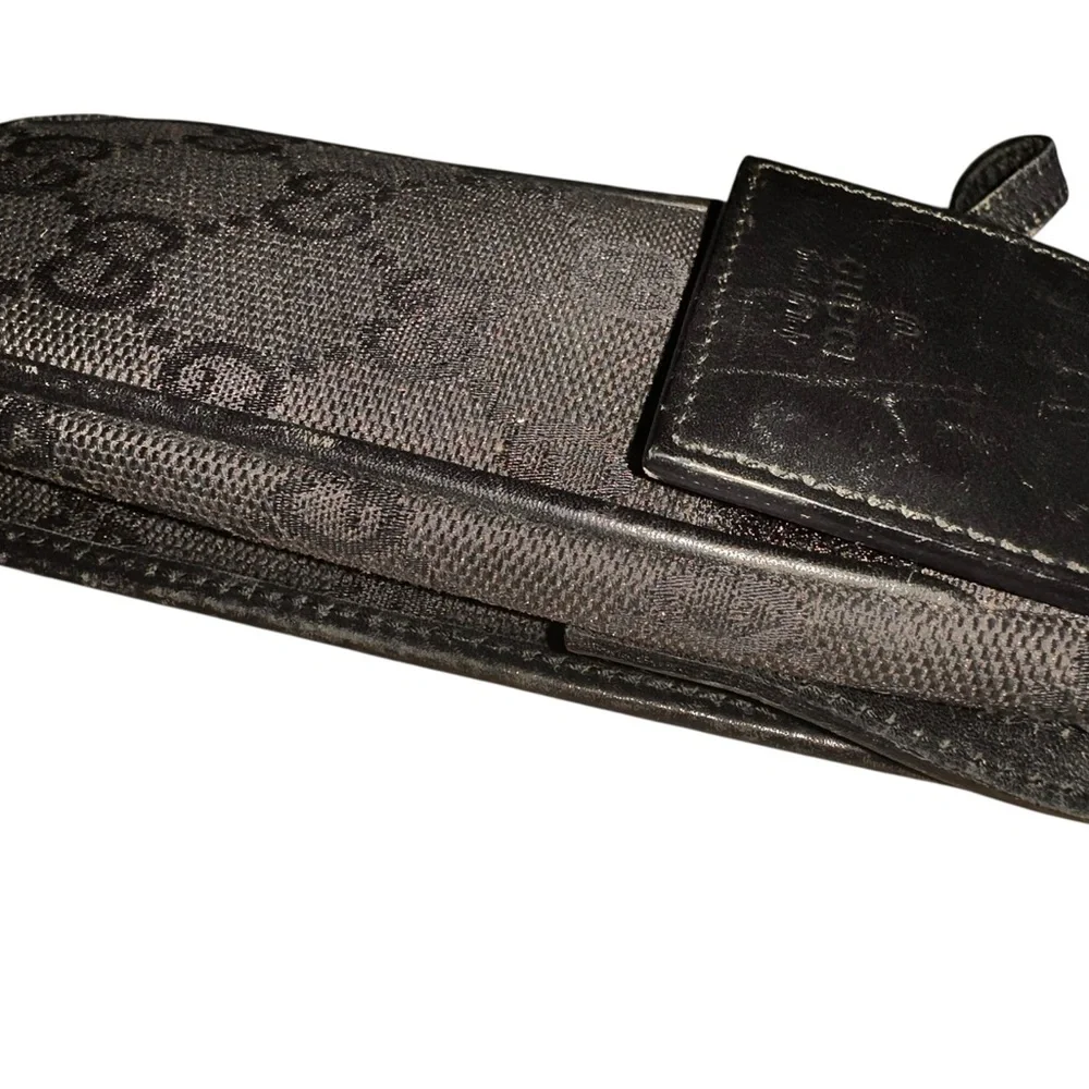 EUC Gucci Black Leather Phone Pouch